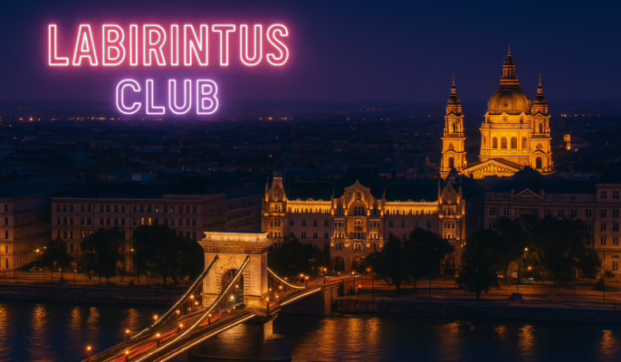 Illuminated nighttime view of Budapest with the Chain Bridge and St. Stephen’s Basilica glowing over the Danube, featuring the text “Labirintus Club” — representing the vibrant and discreet atmosphere of the newly opened Labirintus Swinger Club in the city.